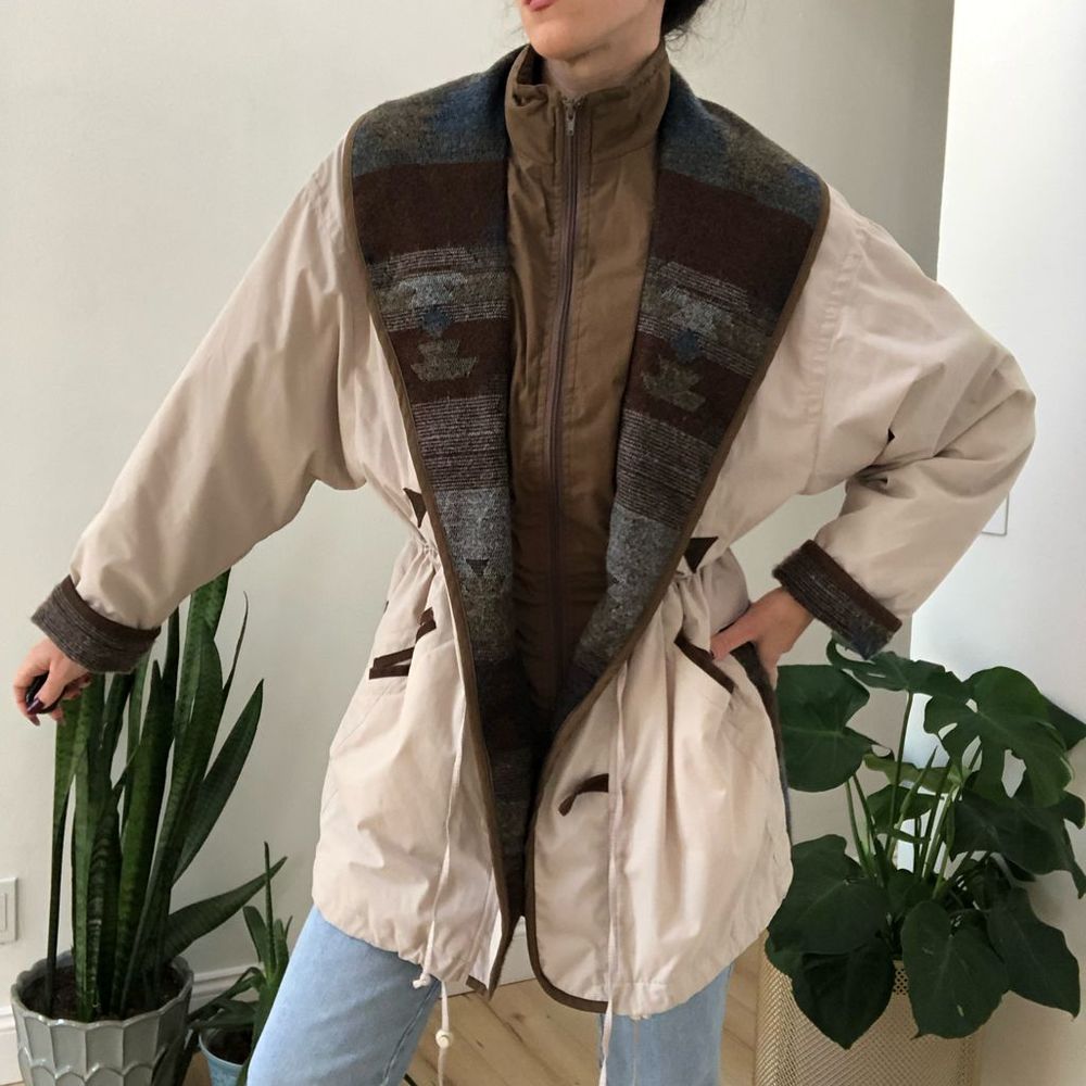 Vintage 80s western pattern batwing sleeve khaki winter coat